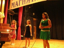 Първи годишен концерт на децата от школите по пиано и забавна песен / Новини от Казанлък