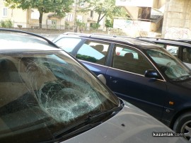 Видео: Потрошиха шест коли паркирани под надлеза за „Арсенал“