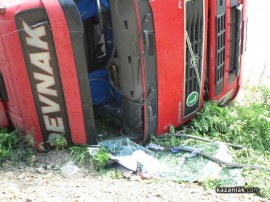 Видео: ТИР с хладилници се обърна на Хаинбоаз