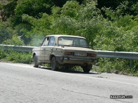 Видео: Лада се запали по време на движение