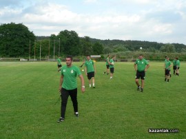 Казанлъшки футболист се включи в подготовката на “Нефтохимик“. Бургазлии пристигнаха вчера в Казанлък