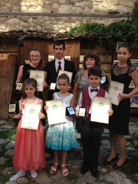 Пианистите на Елена Юлиянова спечелиха големите награди на конкурс в Ахелой / Новини от Казанлък