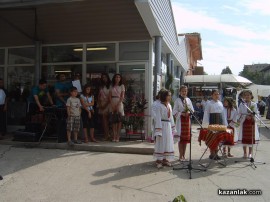 Цветарите на пазара са вече в нов светъл павилион