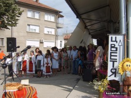 Цветарите на пазара са вече в нов светъл павилион / Новини от Казанлък