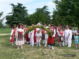 С Еньовски ритуали бе закрит Празник на розата 2013
