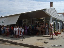 Цветарите на пазара са вече в нов светъл павилион