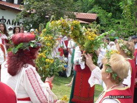 С Еньовски ритуали бе закрит Празник на розата 2013