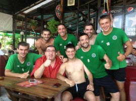 Футболистите на Нефтохимик се снимаха с Митьо Пищова в Казанлък / Новини от Казанлък