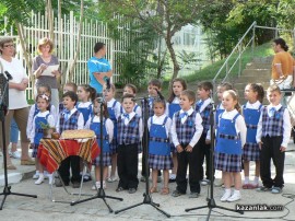 Видео: Откриха нов паркинг в центъра на Казанлък