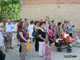 Видео: Откриха нов паркинг в центъра на Казанлък