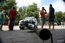 Видео: Джип отнесе стълб на Зеления мост / Новини от Казанлък