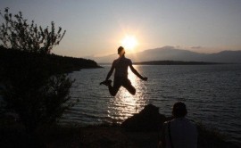 До щастливото стадо псуващи овце