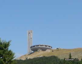 Спешно чистят общинските и държавни пътища до Бузлуджа за соц. събора / Новини от Казанлък