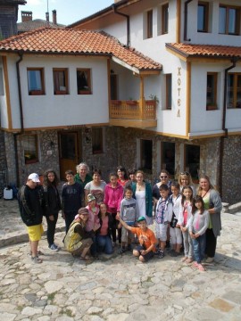 Пленер в Копривщица на школа „Ренина” при НЧ „Възродена искра – 2000” / Новини от Казанлък