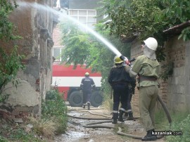 ВИДЕО: Голям пожар в центъра на Казанлък