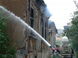ВИДЕО: Голям пожар в центъра на Казанлък