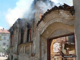 ВИДЕО: Голям пожар в центъра на Казанлък