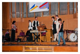 Казанлъшкият фризьор Стенли и група „Камертон“ плениха почитателите на музиката в Пазарджик