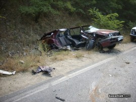 Две деца и две жени пострадаха при тежка катастрофа /обновена/ / Новини от Казанлък