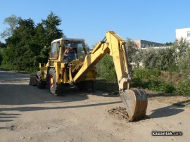 Видео: Първа копка на проекта за изграждане и канализацията на квартал „Крайречен“