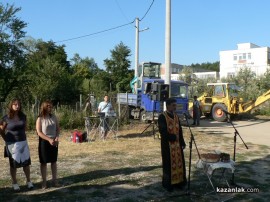 Видео: Първа копка на проекта за изграждане и канализацията на квартал „Крайречен“