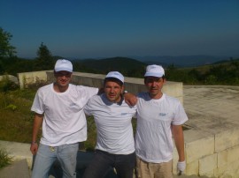 Младежи ГЕРБ за поредна година чистиха на връх Шипка