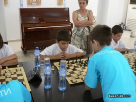 Видео: Шампион на Русия участва в шахматния двубой между клубовете от Казанлък и Толияти