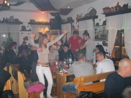 Проверки по заведенията в Казанлък за незаконна музика / Новини от Казанлък