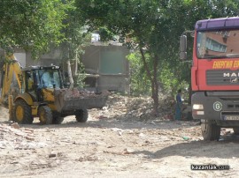 Събориха къщата на самоубилата се баба до Старата река