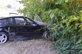 Хонда се заби в оградата на Българска Роза