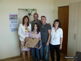 Видео: Община Казанлък награди европейската ни шампионка по таекуондо с лаптоп