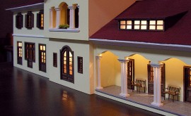 Макет на казанлъшката гара ни представя автентичния й вид