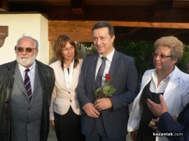 Паметна плоча на кмета Влаев откриха снощи