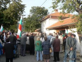 Паметна плоча на кмета Влаев откриха снощи