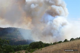 Пожарът е локализиран, но още не е потушен
