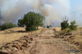 Пожарът е локализиран, но още не е потушен / Новини от Казанлък