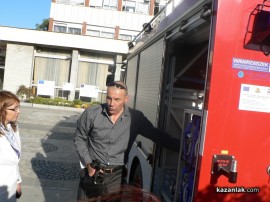 Нов аварийно-спасителен автомобил получи Пожарната в Казанлък