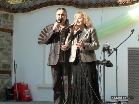 Празникът на село Енина започна с песни и танци