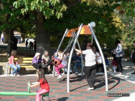 Празникът на село Енина започна с песни и танци