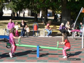 Празникът на село Енина започна с песни и танци