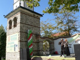 Празникът на село Енина започна с песни и танци