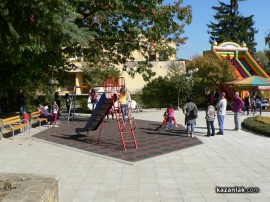 Празникът на село Енина започна с песни и танци