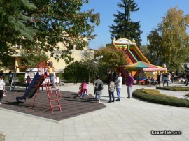 Празникът на село Енина започна с песни и танци