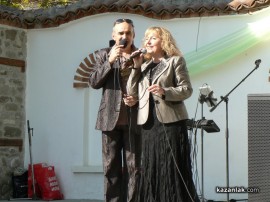 Празникът на село Енина започна с песни и танци