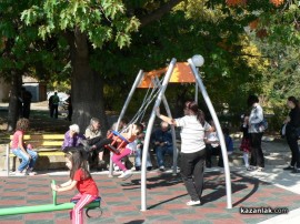 Празникът на село Енина започна с песни и танци