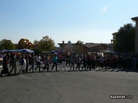 Празникът на село Енина започна с песни и танци