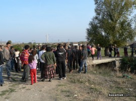 Шокиращи кадри от квартал Казмера, където ромите са оставени без ток