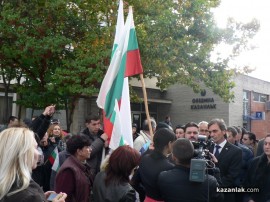 Стотици казанлъчани открито заявиха, че са против бежански лагер в Полицейската школа