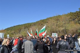 Казанлъчани заявиха готовност за  въоръжен отпор срещу бежанския лагер с блокада на Шипка днес 