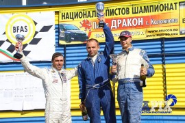 Медали за автомобилистите на „Ефко рейсинг“ на писта Дракон